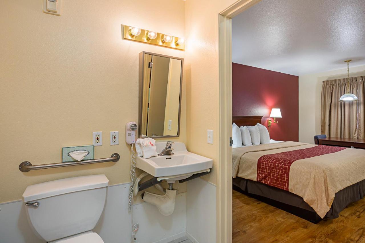 Red Roof Inn Las Vegas Exterior photo