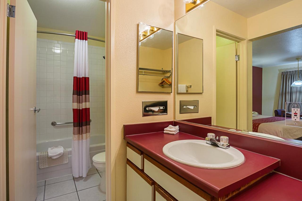 Red Roof Inn Las Vegas Exterior photo