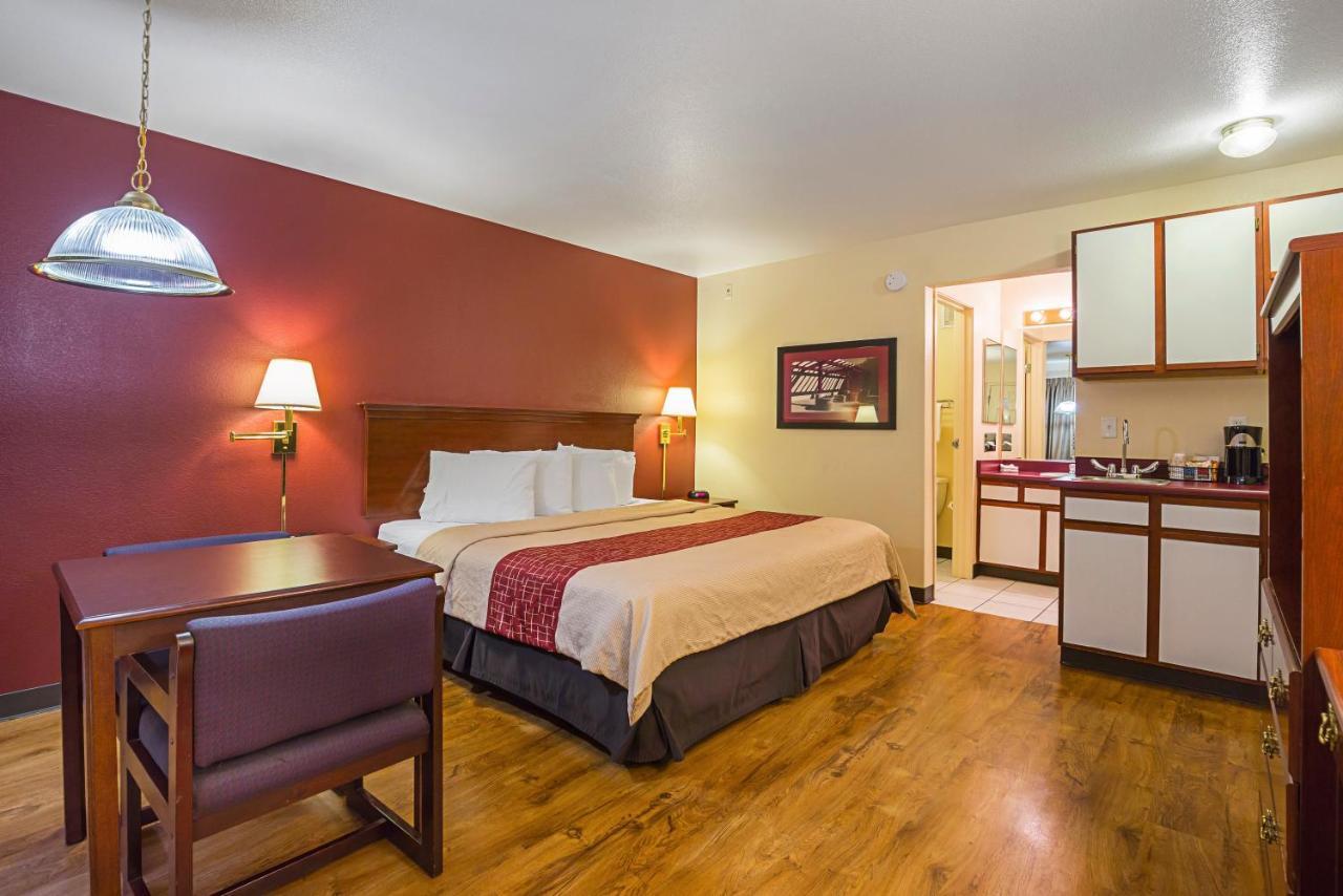 Red Roof Inn Las Vegas Exterior photo