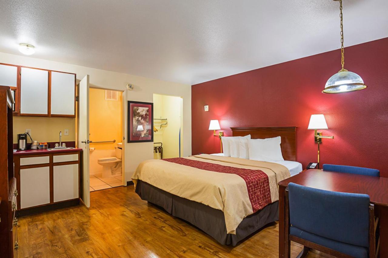 Red Roof Inn Las Vegas Exterior photo