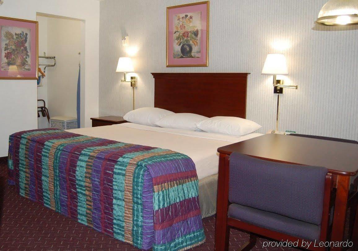 Red Roof Inn Las Vegas Exterior photo