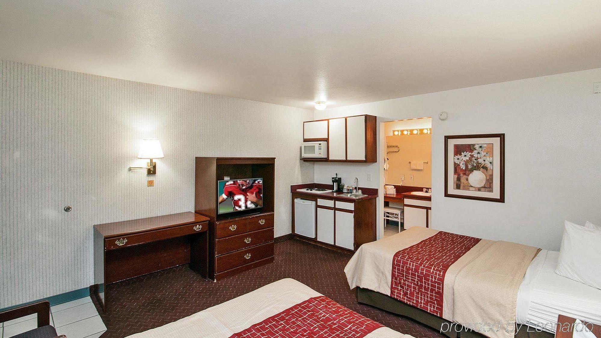 Red Roof Inn Las Vegas Exterior photo