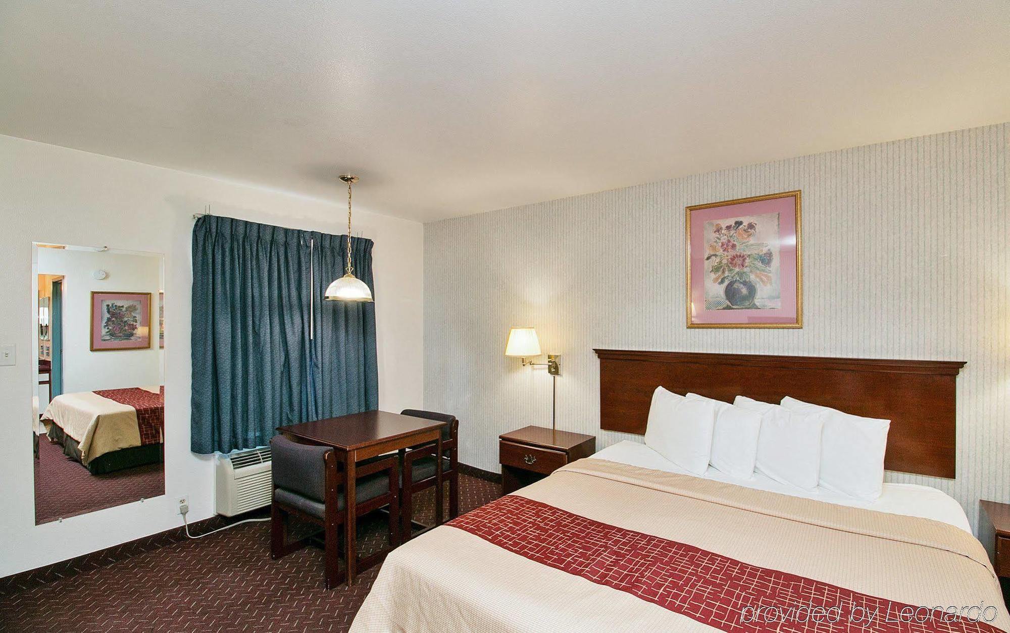 Red Roof Inn Las Vegas Exterior photo